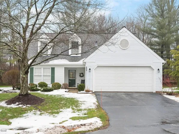 243 Manor Brook Dr, Chagrin Falls, OH 44022