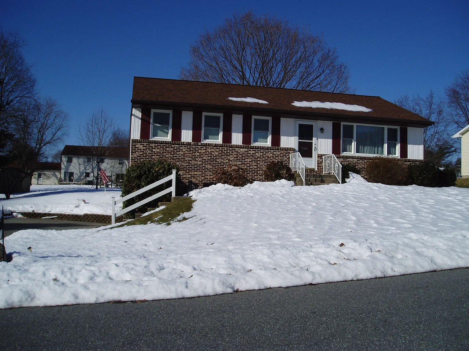 340 Curby Dr photo 1