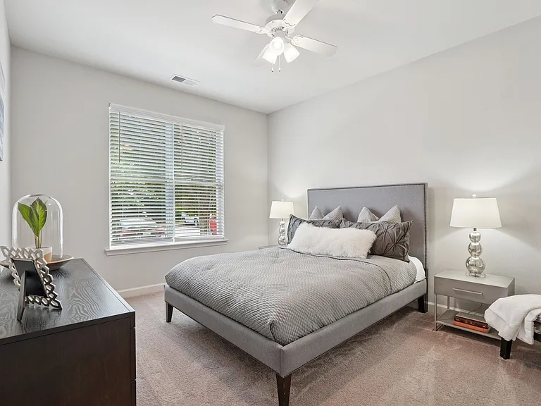Greylyn Estates — Photo 10