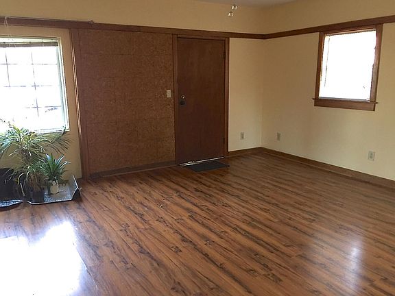 5th image of 42 Clarendon Ave