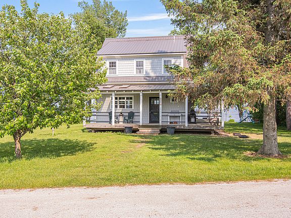 3rd image of 419 N End Rd E