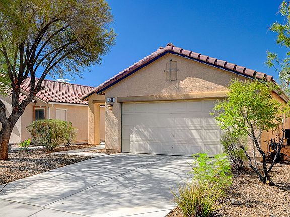 2nd image of 3688 Laguna Veneta Ave