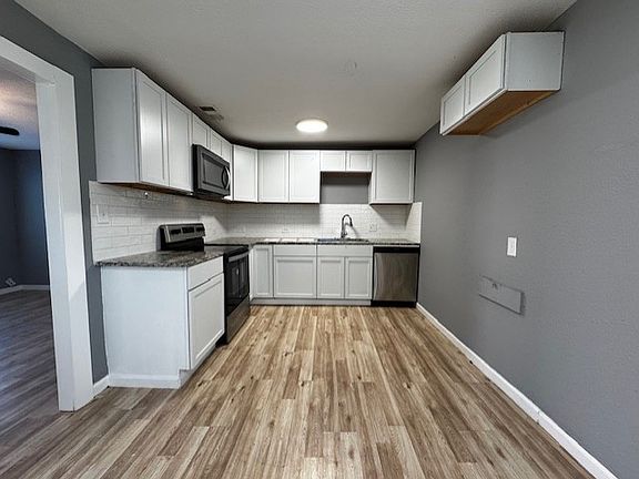 3rd image of 1010 W Texas St