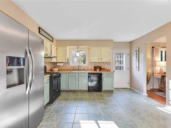 4th image of 30957 Windy Hollow Ln