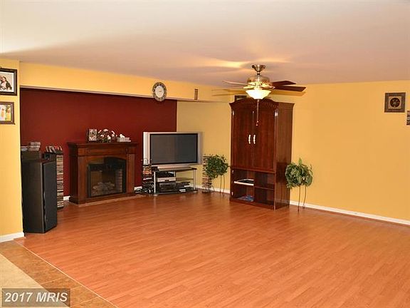 3rd image of 1238 Colonial Park Dr