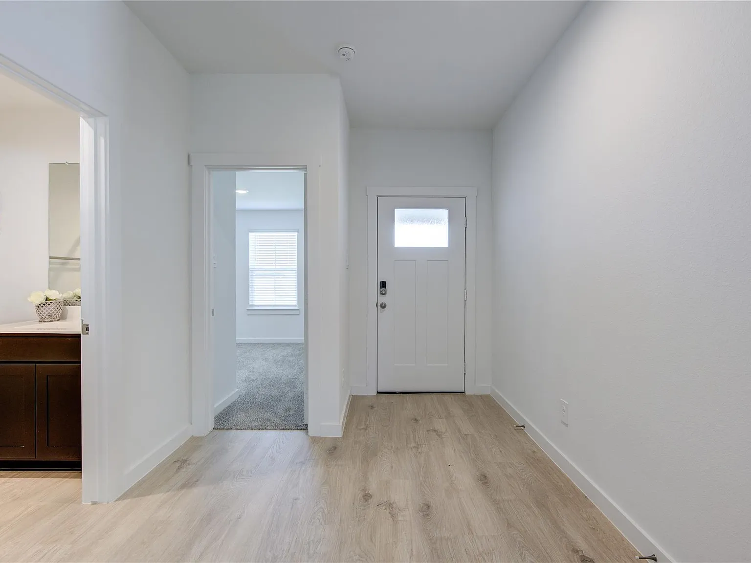 4 bed, 2.0 bath, 1807 sqft, $2,280 — Photo 3