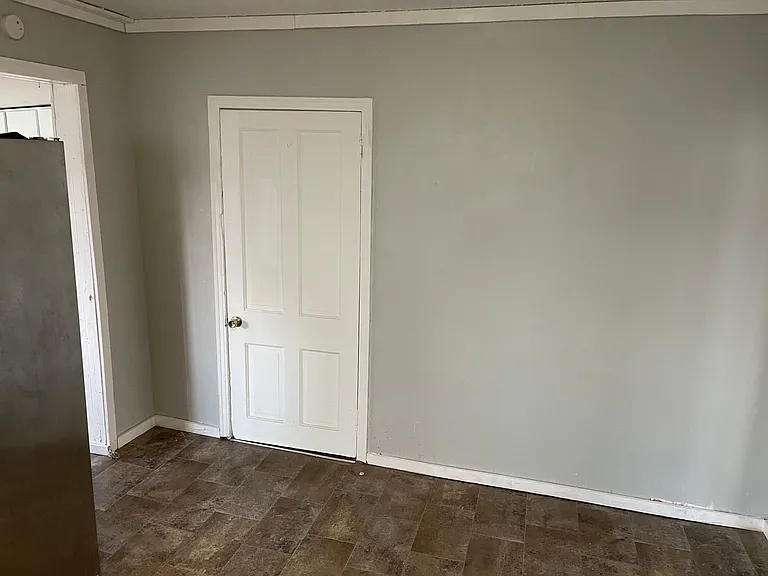 1136 Main St — Photo 25