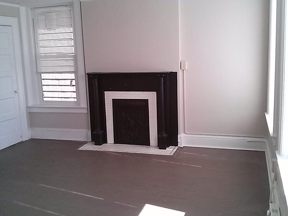 2nd image of 808 Westover Ave APT 2