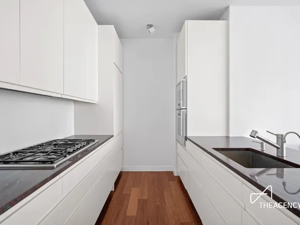 200 East 32nd Street image 5 of 16