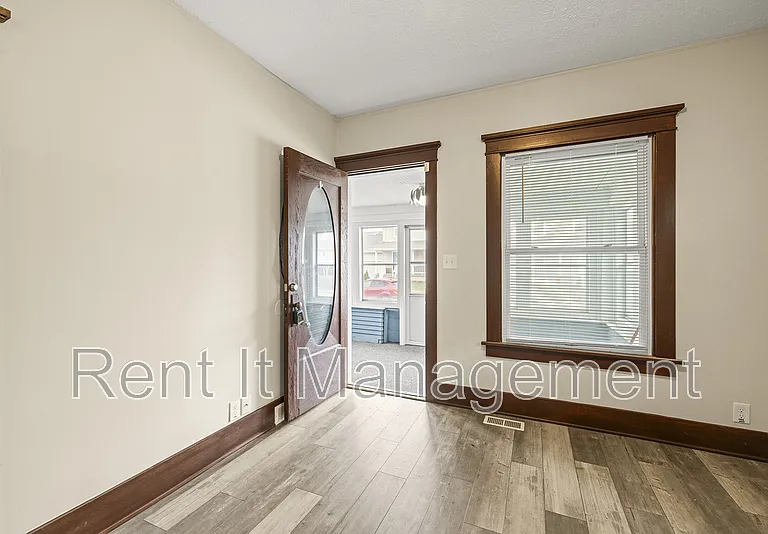 2816 N 19th Ave — Photo 16