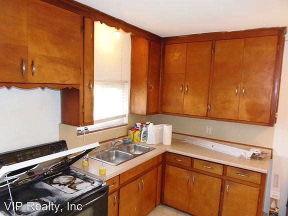 2nd image of 741 S Ogden Ave