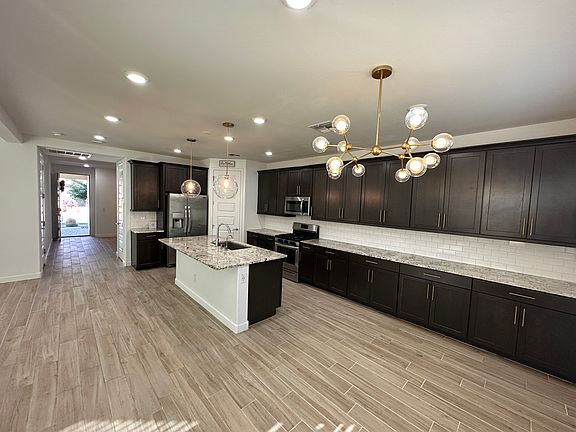 4th image of 1091 E Armstrong Way