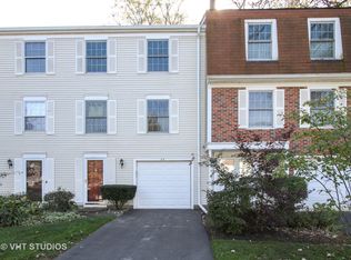 44 Oak Valley Dr, Cary, IL 60013
