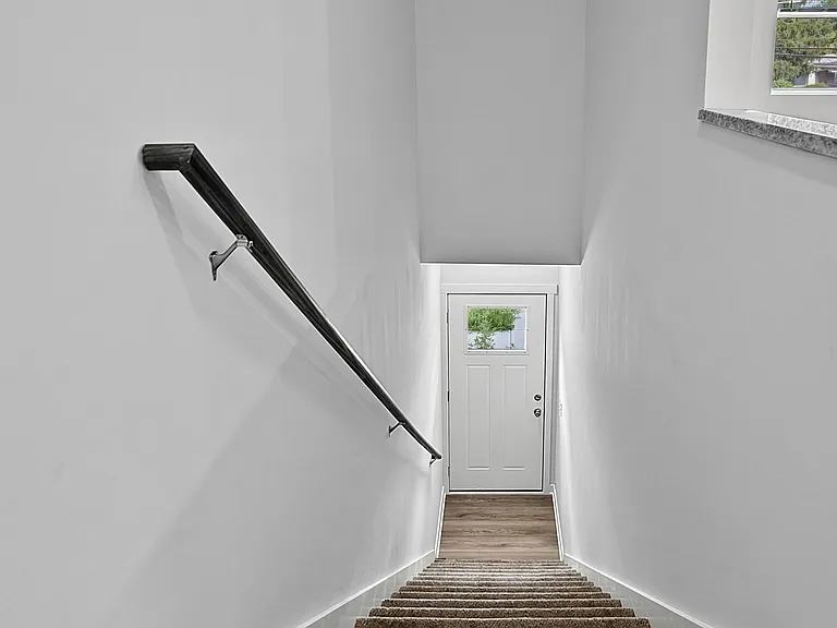 3953 Unit B (Upper level)