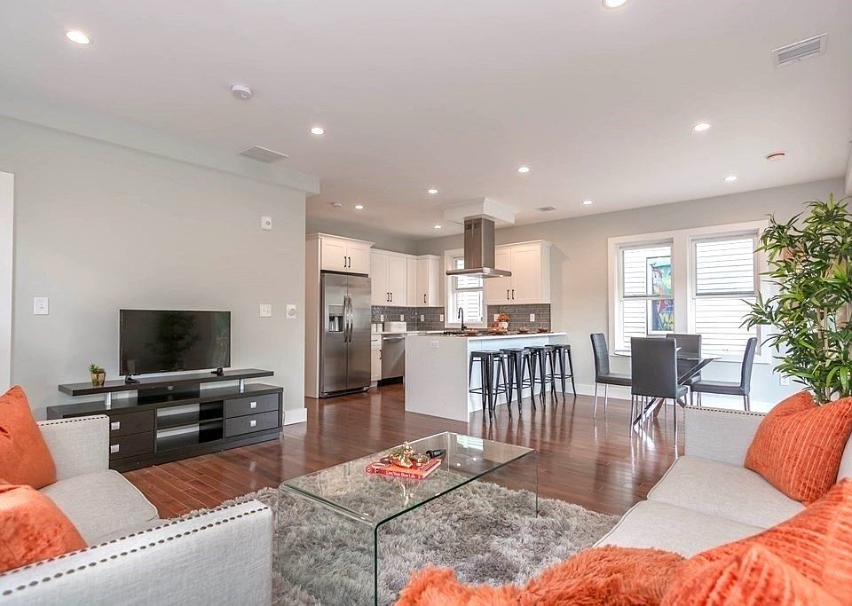 1st image of 71 Savin St #2