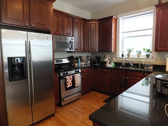 3rd image of 1716 W Diversey Pkwy #1E
