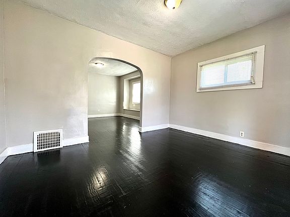 4th image of 3913 N Kenwood Ave