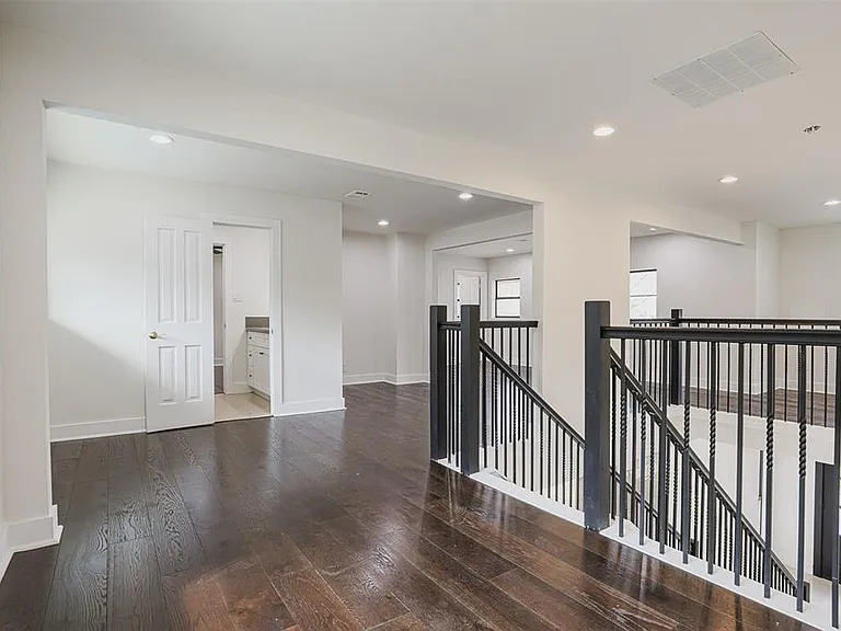 5614 Indian Cir — Photo 16