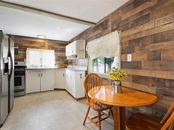 3rd image of 3832 Meadowbrook Dr
