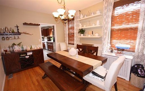 FORMAL DINING RM=HARDWOOD FLRS THRU-OUT