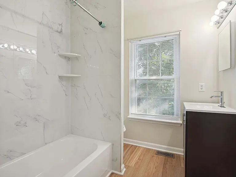 Overview of the full-bath on the upper level.