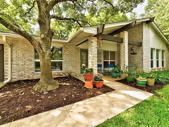 3rd image of 2403 Forest Bend Dr