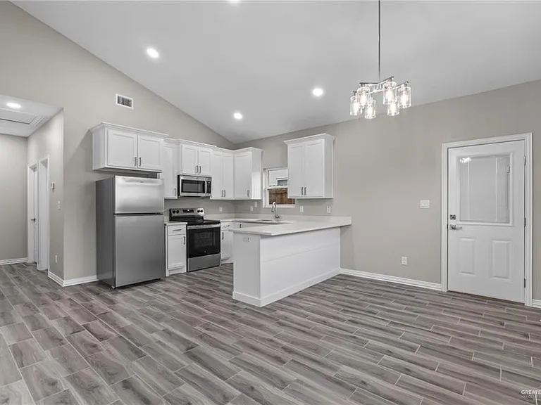 2604 Woodpecker St #2 — Photo 4