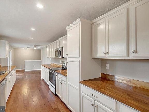 3rd image of 311 Golden Russet Dr