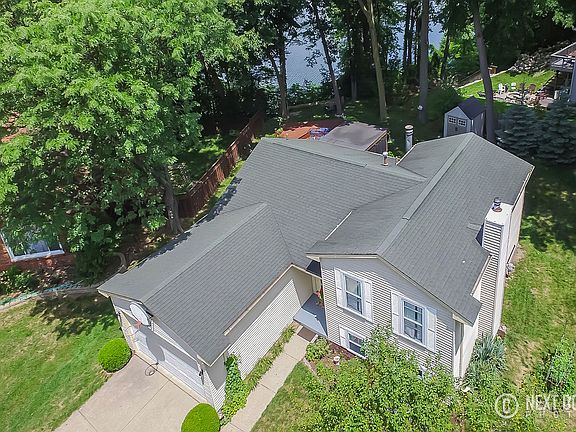 3rd image of 8237 Lake Crest Dr