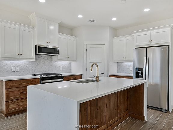 5th image of 3031 Teller Dr