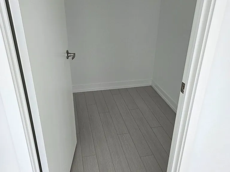 4010 Eglinton Ave W #1005 — Photo 21