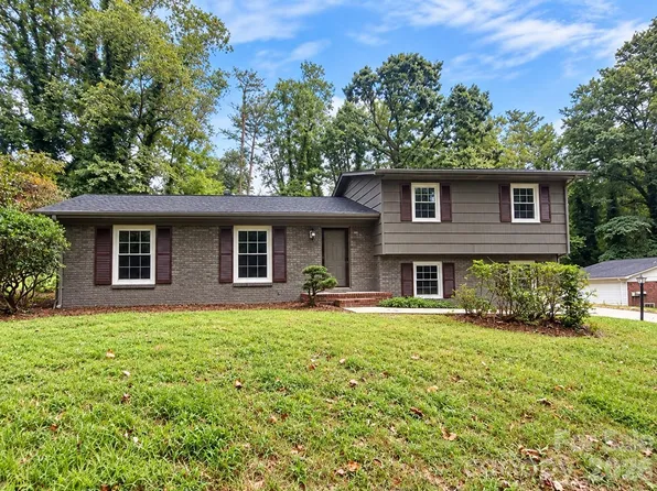 845 Cherokee Pl SW, Lenoir, NC 28645