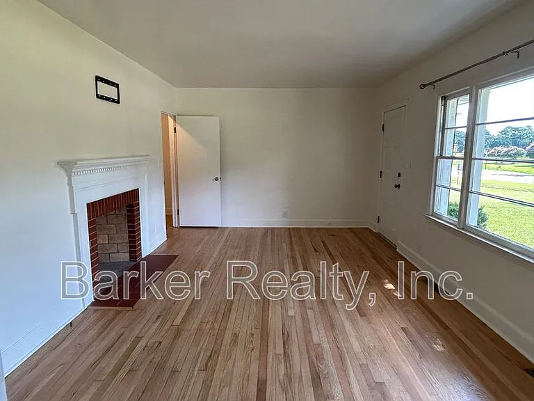 5726 Fayetteville Rd — Photo 2