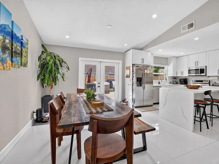 8131 NW 44th Ct — Photo 14