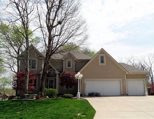 1st image of 913 NE Emily Ln