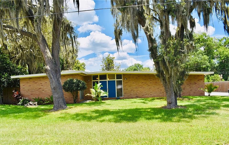 1st image of 704 W Russell Dr