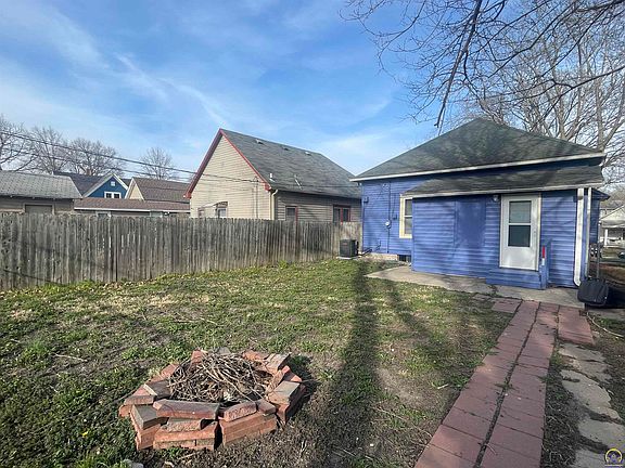 3rd image of 1159 SW Plass Ave