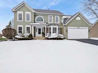 1850 White Oak Dr, Algonquin, IL 60102