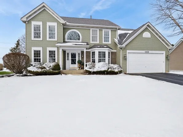 1850 White Oak Dr, Algonquin, IL 60102