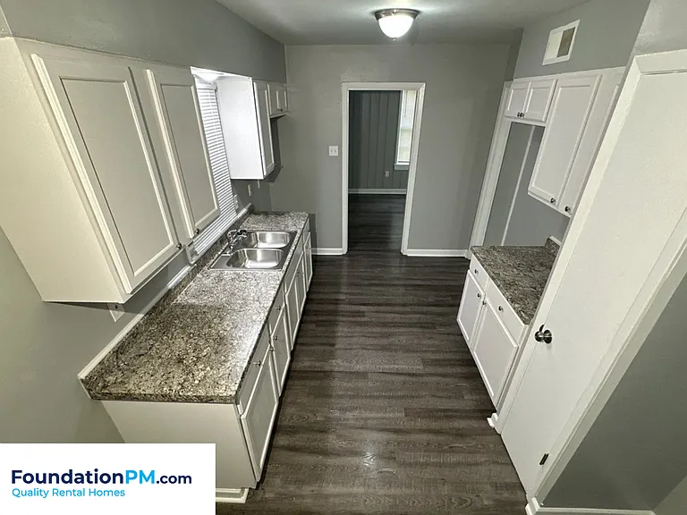 1617 Haywood Ave — Photo 3