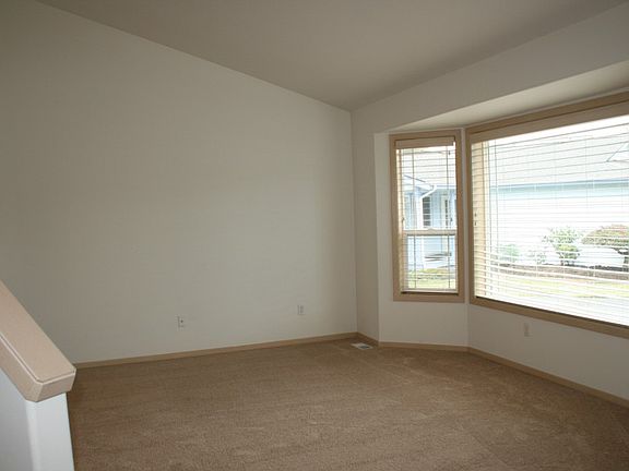 3rd image of 909 23rd Pl SE