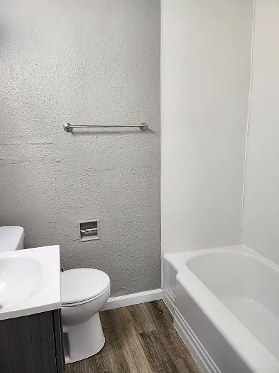 Central Park Apartments — Photo 42