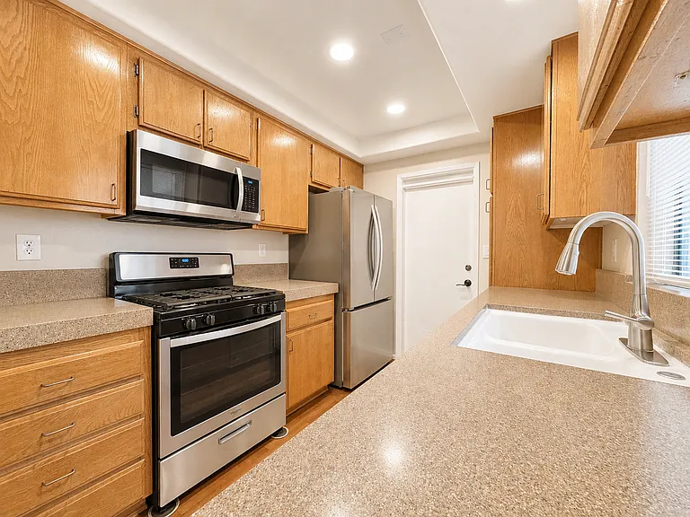 1629 Windmill Ln #E — Photo 14