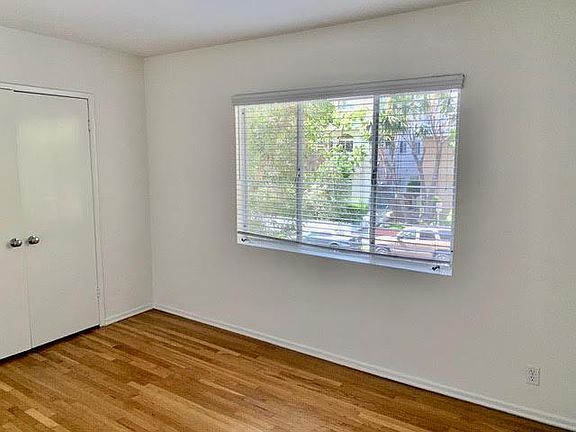 4th image of 1302 S Saltair Ave #9A