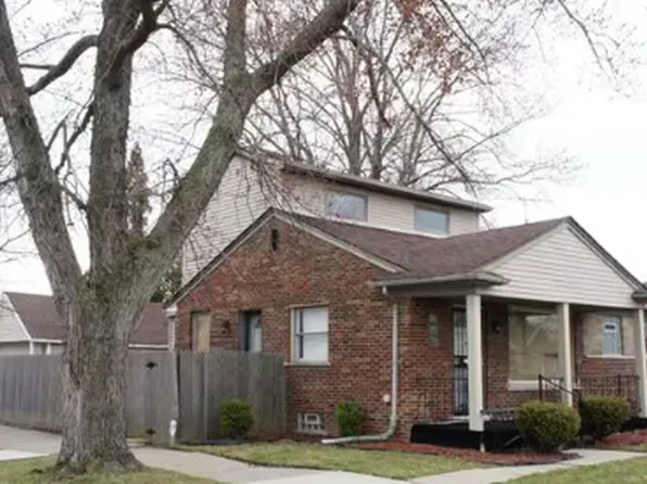 19196 Tyrone St, Grosse Pointe, MI 48236