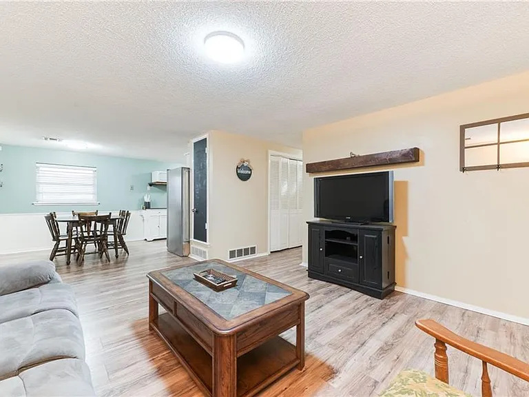 3712 N Markwell Ave — Photo 3