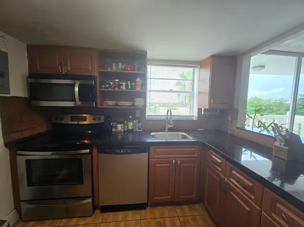 7900 Tatum Waterway Dr APT 412, Miami Beach, FL 33141