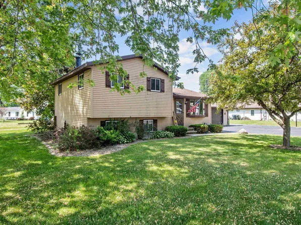 W7615 Park Ave, Shiocton, WI 54170