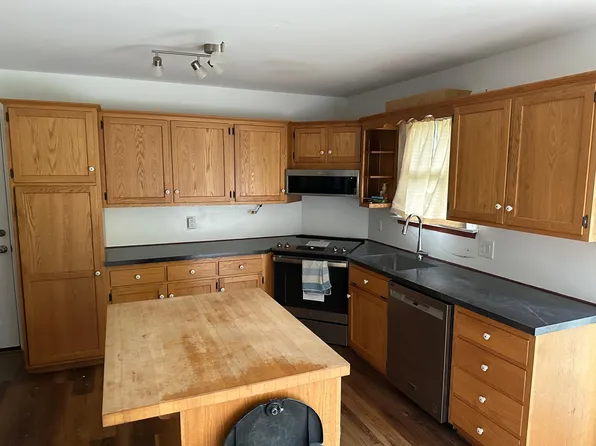 214 Edgewood Dr, New Holland, PA 17557