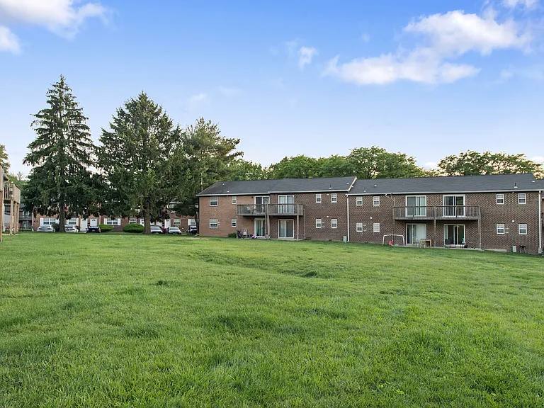 Fox Pointe — Photo 21